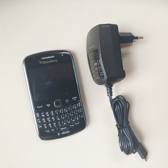 Blackberry Curve with Charger - Picture 1 of 11